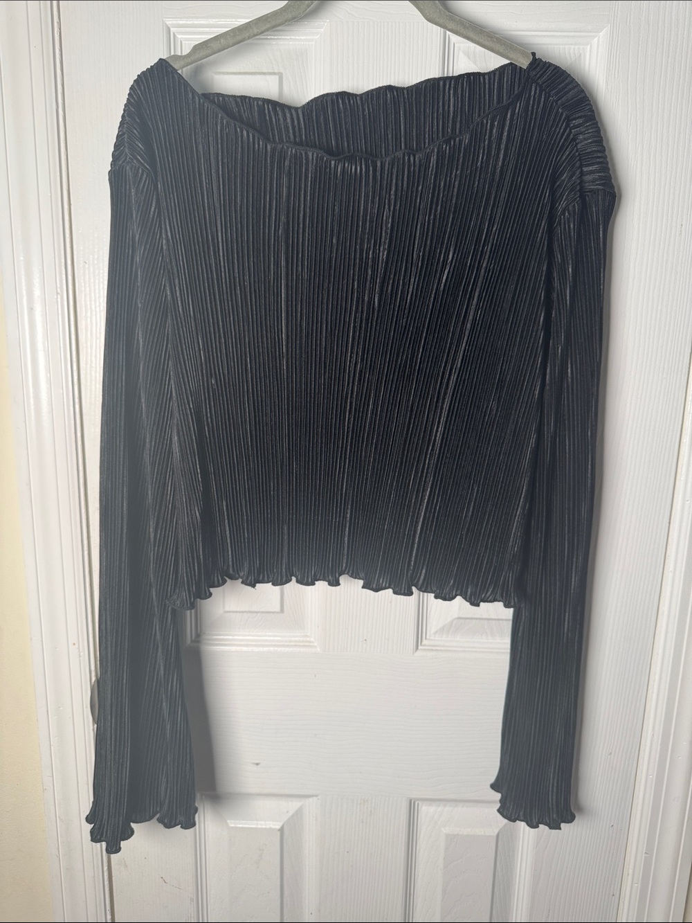 SHEIN Black Pleated Long Sleeve Crop Top